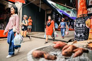 BIB: 
                            <button type="button" onclick="openModal(25510371)" class="btn btn-primary btn-sm float-right btn-popup" data-toggle="modal" data-target=".modal-high-quality">
                        <i class="fas fa-shopping-cart"></i> Add to Cart
                    </button>
                                            <button type="button" onclick="isThisMe(25510371, true)" class="btn btn-success btn-sm float-right btn-popup btn-isme hidden" data-toggle="tooltip" data-placement="bottom" title="นี่คือรูปของคุณใช่ไหม คลิกที่นี่เพื่อเอาเข้าอัลบั้ม">
                        <i class="fas fa-plus"></i> Add to album
                    </button>
                    <button type="button" onclick="isThisMe(25510371, false)" class="btn btn-warning btn-sm float-right btn-popup btn-isnotme hidden">
                        <i class="fas fa-ban"></i> Remove from album
                    </button>